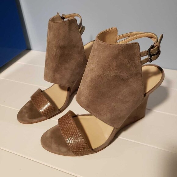 NINE WEST GREY WEDGE SANDAL SIZE 9 - Picture 1 of 5